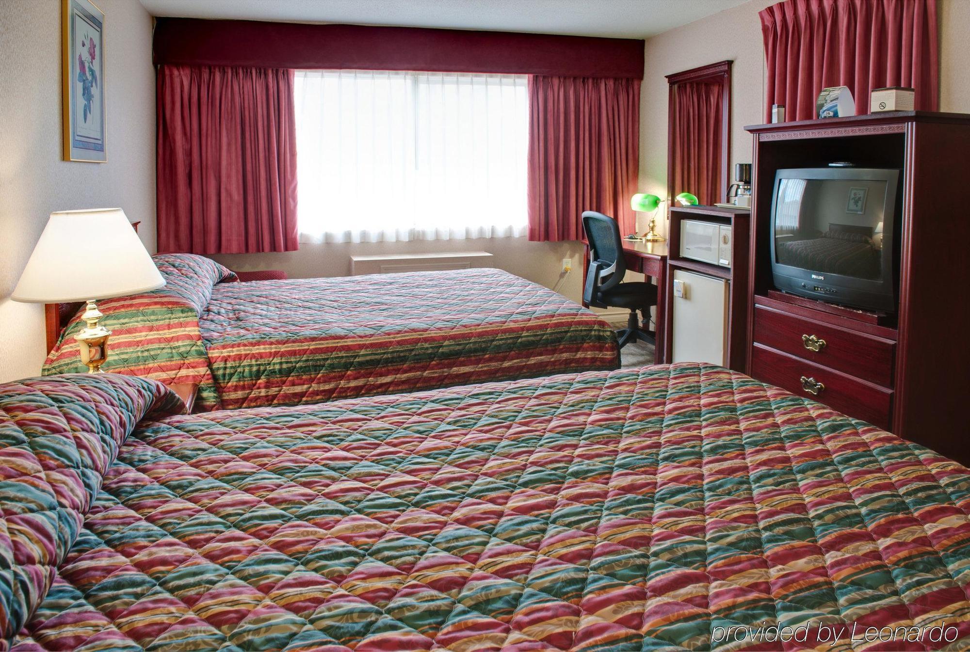 Sandman Inn Smithers Room photo