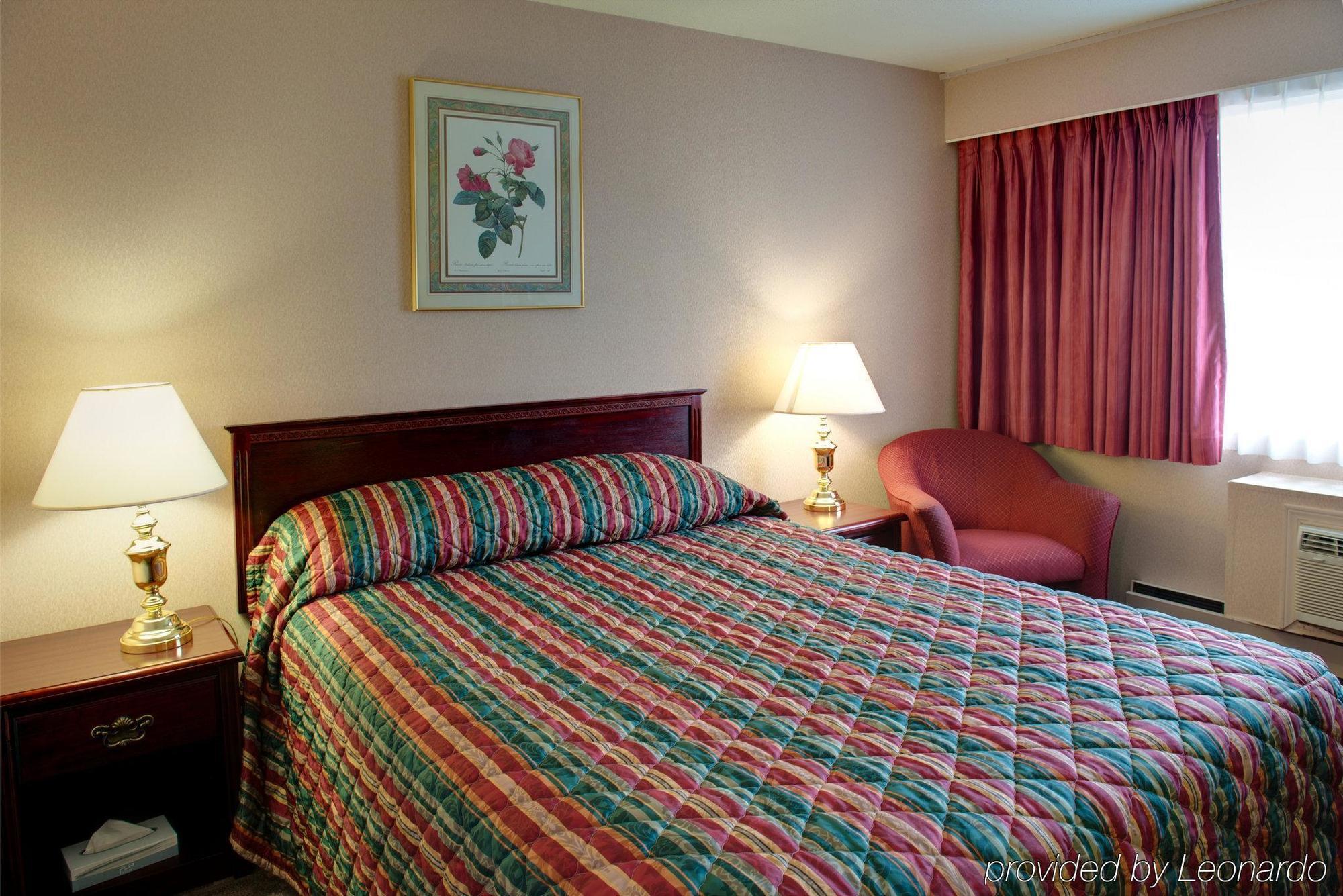 Sandman Inn Smithers Room photo